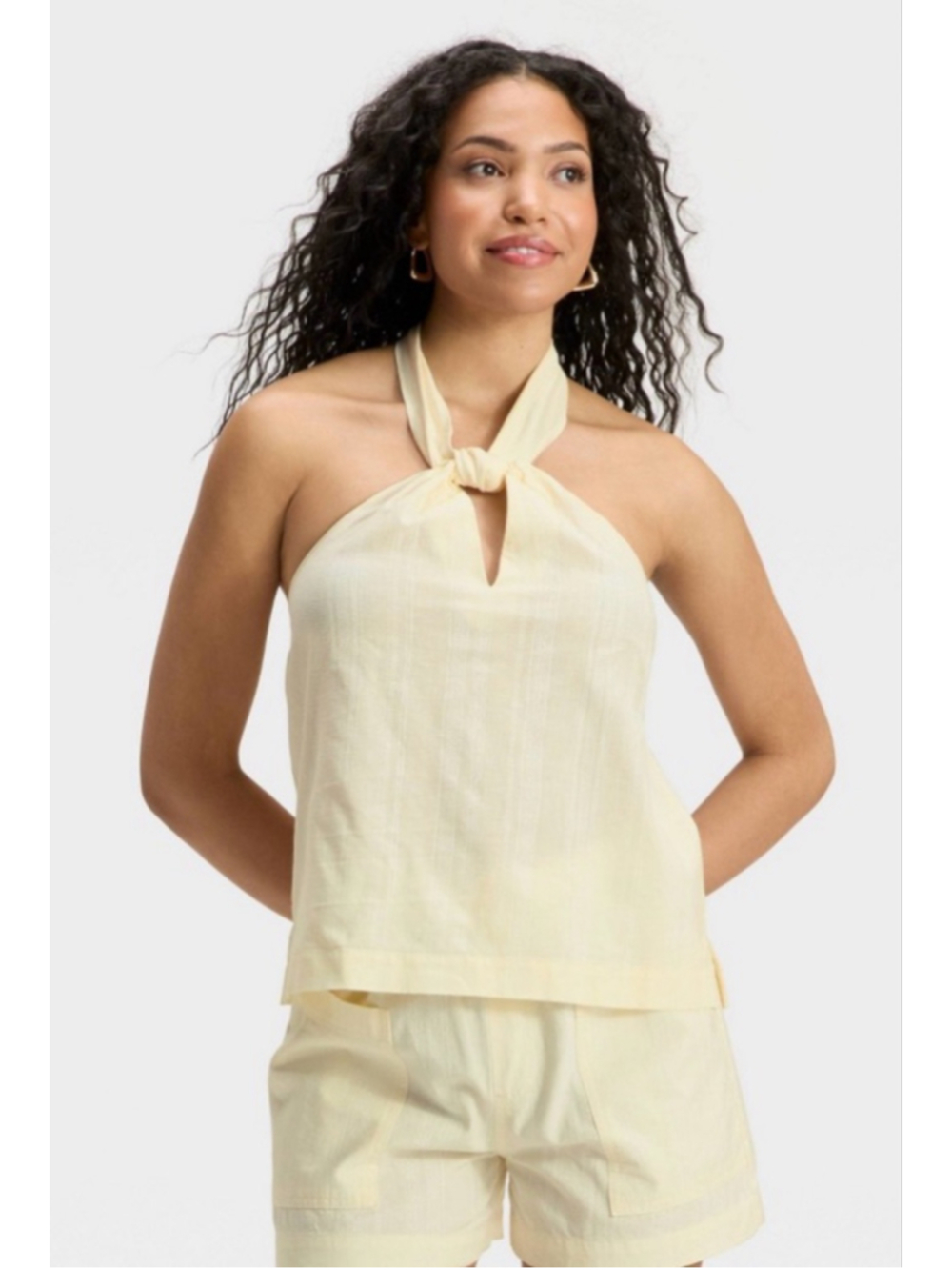 Women’s Knotted Halter Top Cream M NWT Universal Thread Sleeveless Tie Neck